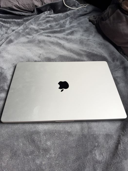 Macbook pro 16” M2 MAX 2023 32GB RAM 1Tb SSD