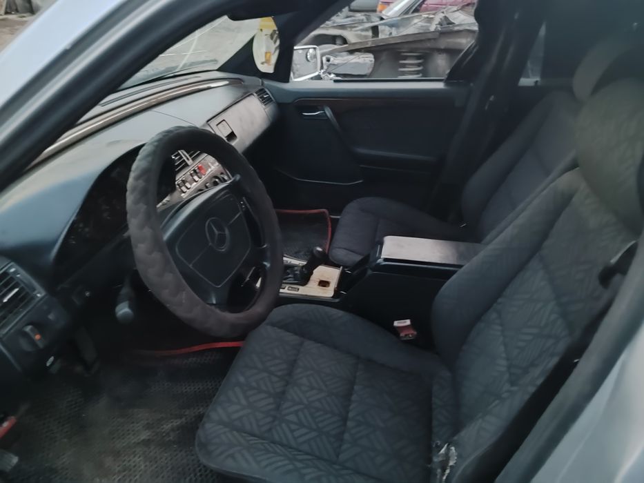 Мерседес w202 по запчастям есть все АКПП. 5 ступка. 111 двигатель