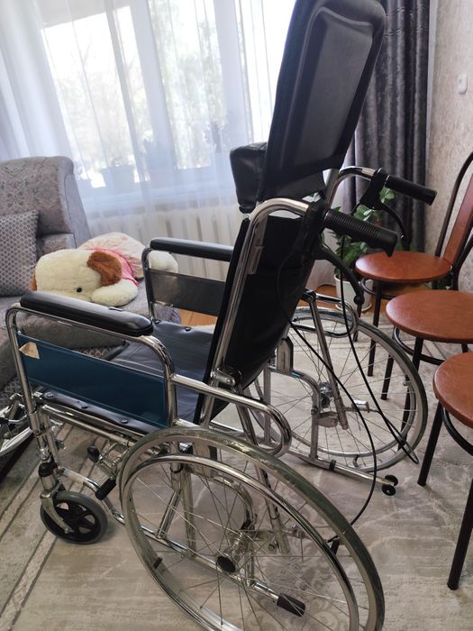 Продам кресло - коляску.