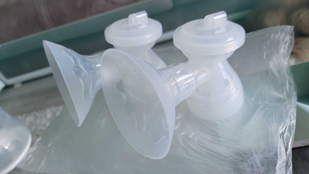 Електрическа помпа за кърма, Две устройства за изсмукване, Две бутилки