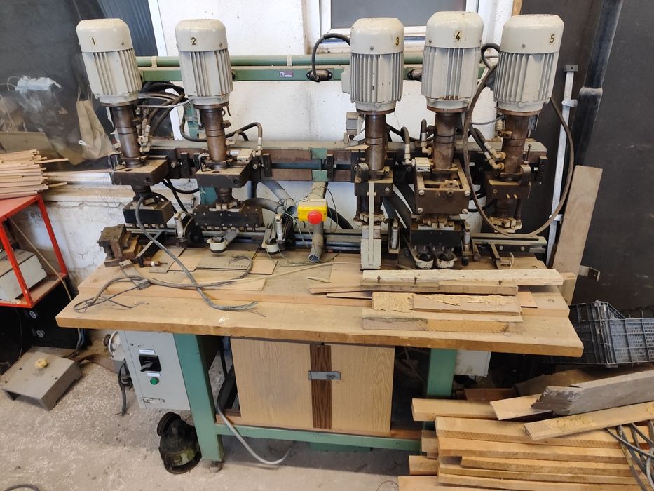 Mașina de găurit în serie lemn