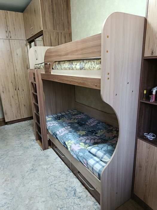 Продается спальный гарнитур