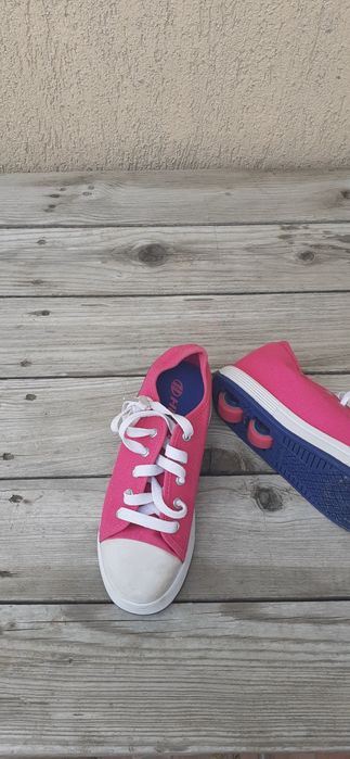 Adidași  de vanzare nu sunt  noi . Dar sunt pe alese .