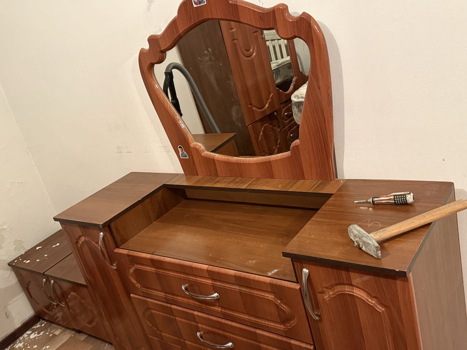 Шифонер , тумбочка