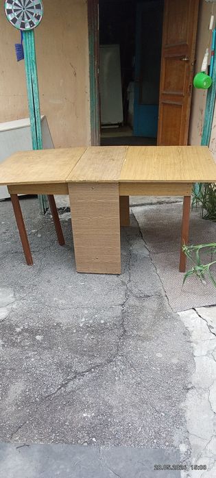 Продаю кухонные и гостевые столы