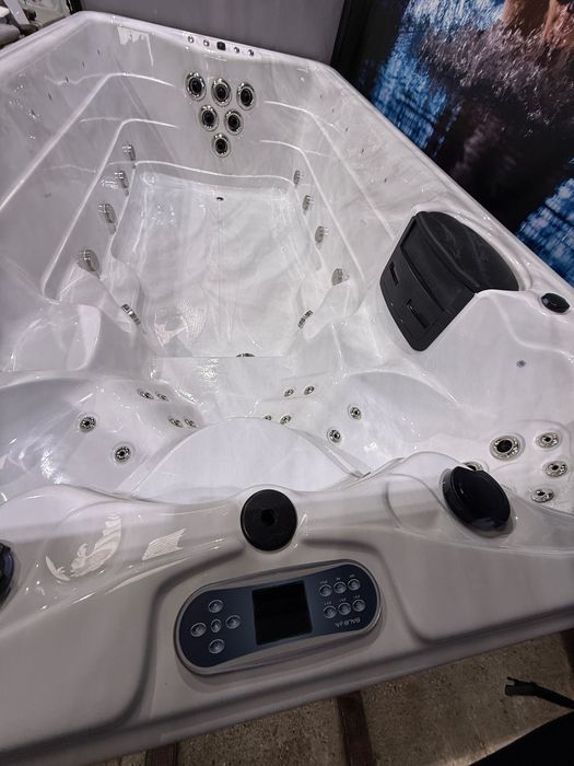 Джакузи плувен тренажор мини басейн