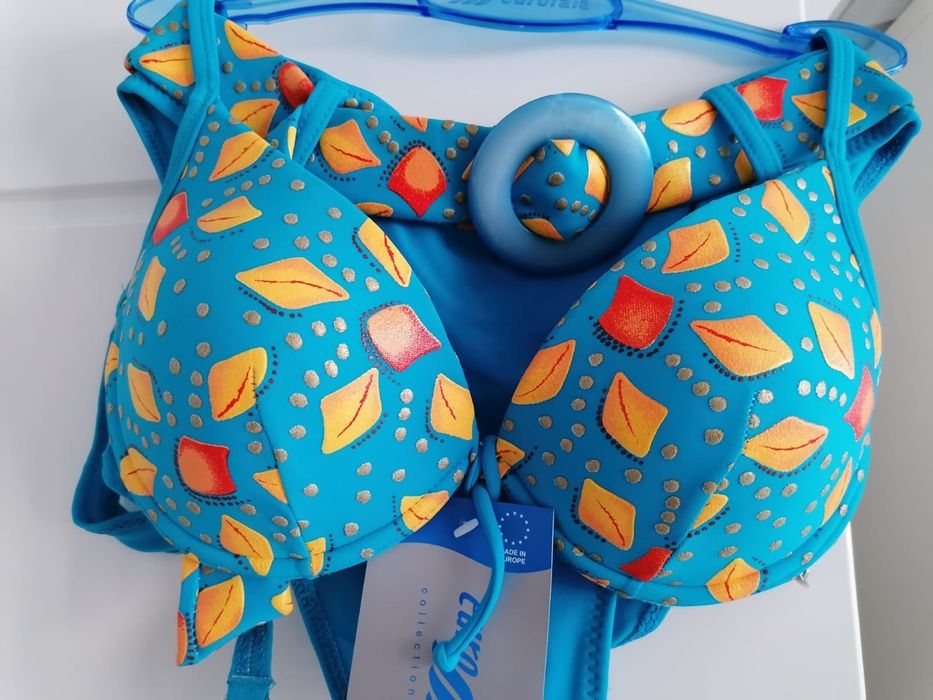 Costume de baie noi cu eticheta