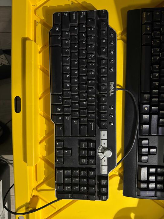 tastaturi old school si docking station