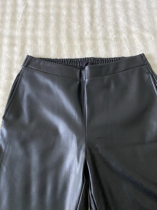Pantaloni imitatie piele,cu material moale la interior
