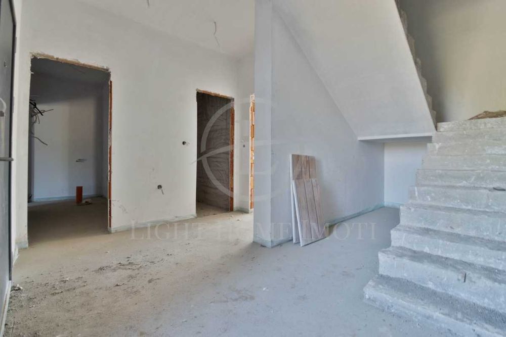 Реф. 2741 Уникална двуетажна къща с двор гараж и паркомясто Беломорски