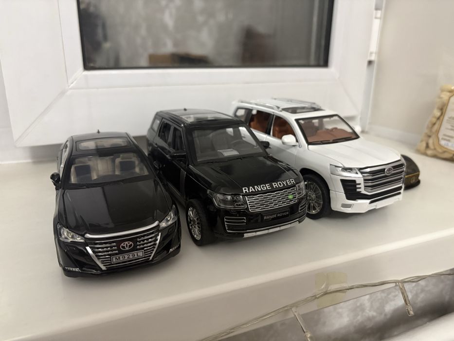 коллекция металлических машинок