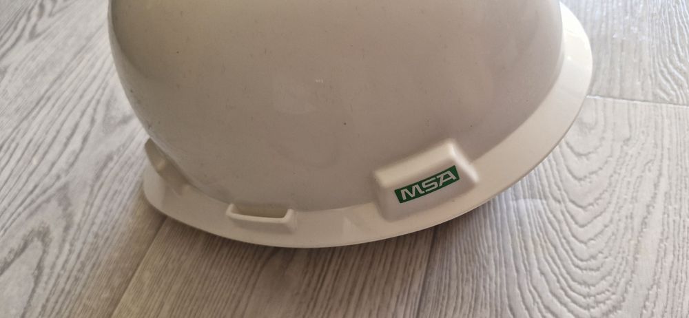 Каска белая новая
