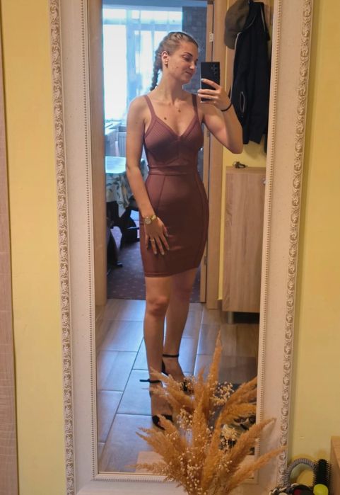 Vând rochie mărimea s,  astept si oferte