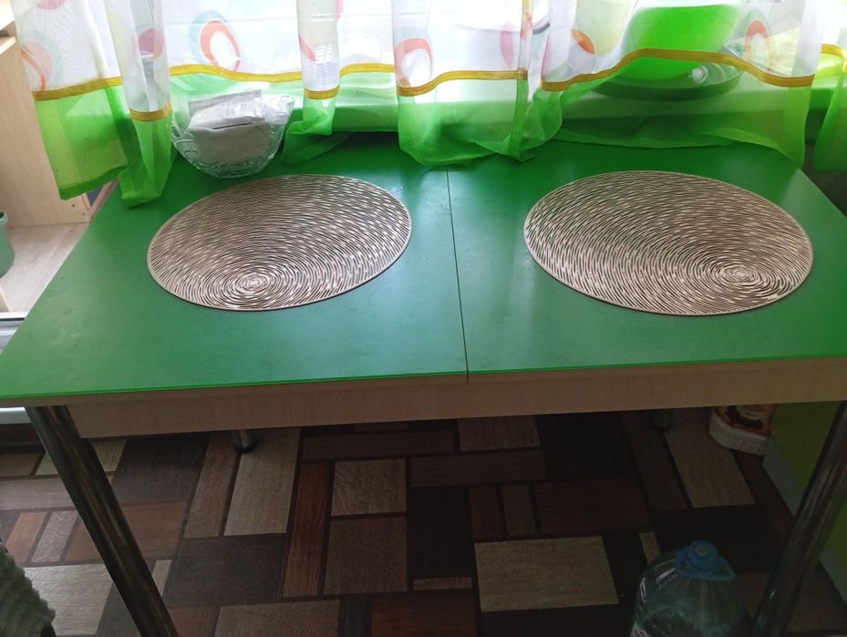 Продам стол 50000