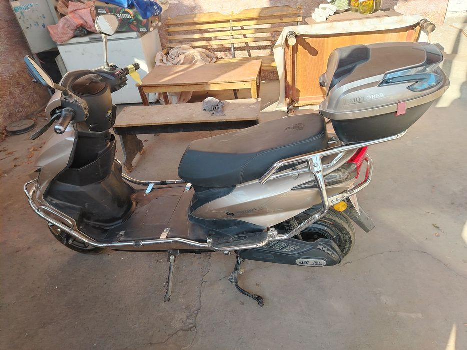 Skuter elektroni