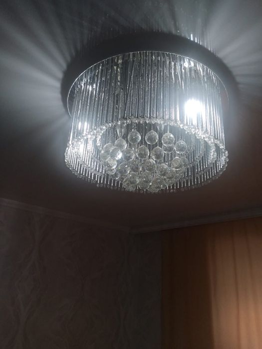 Продам три люстры