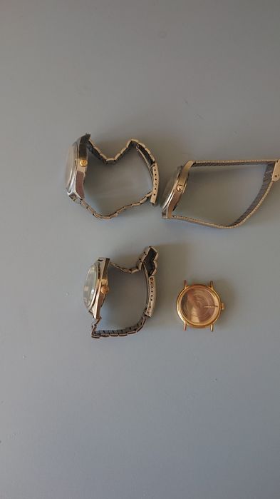 Каси с верижки, коронки и ремонтоари за часовници.