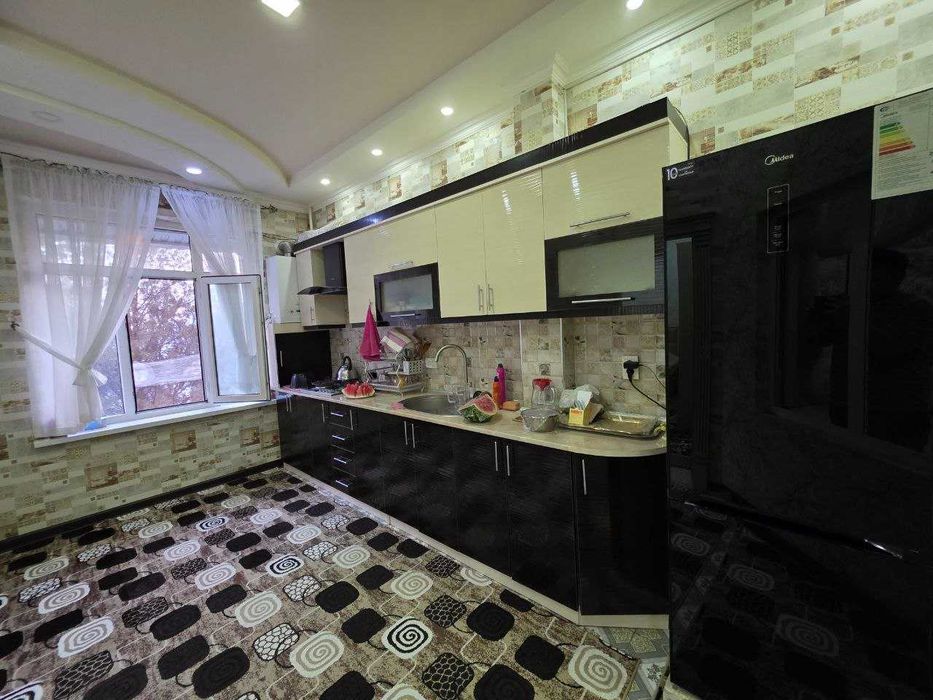 Срочно продается 3х комнатная люкс квартира на 2 этаже, в Самарканде