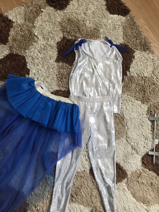 Красивый комплект в для девочки 6-7 лет