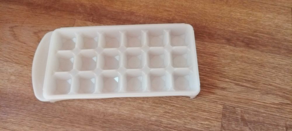 Продаётся полочка для холодильника.