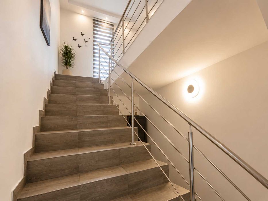 Vilă P+1 de vânzare în Vârfu Câmpului | 1.082 mp teren | Garaj 60 mp