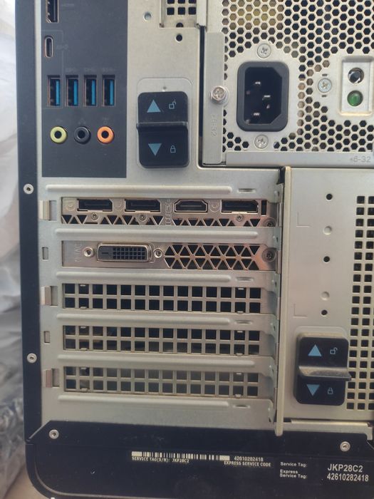 DELL XPS 8930 Desktop, i7, 16GB ram,GTX 1 за игри070  за игри