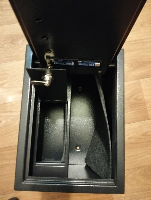 Продаю сейф мебельный 25ЕА