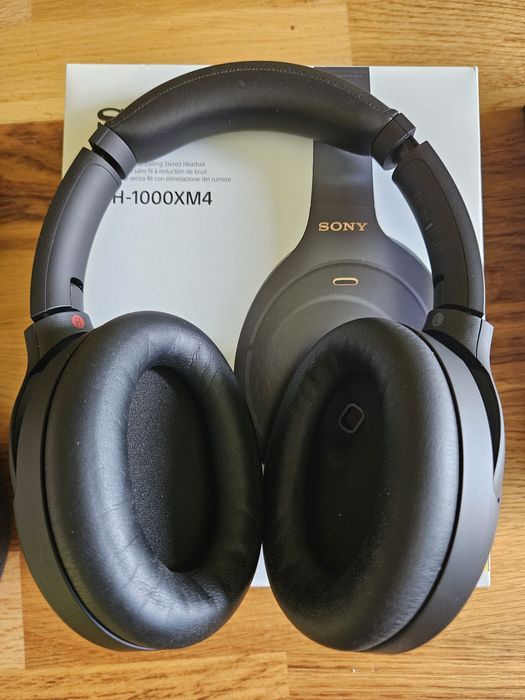 Sony WH-1000XM4 безжични слушалки с ANC - пълен комплект, отлично

Състояние