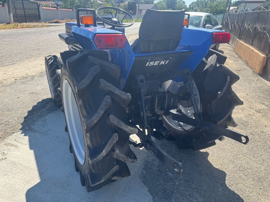 Tractor japonez Iseki 25 cai 4x4 cu freza plug