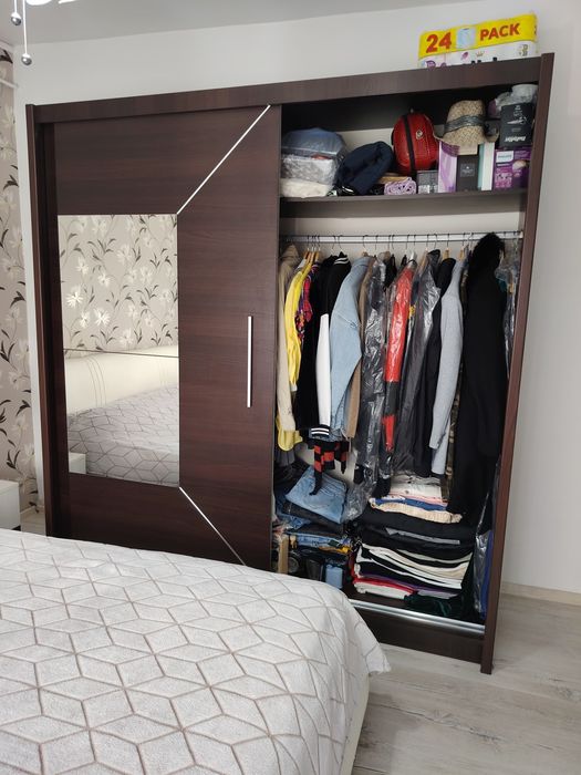 Dulap 2 m x 2m + 2 noptiere = 1000 lei