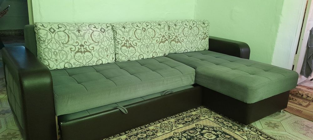 Угловой диван длинна 2.60