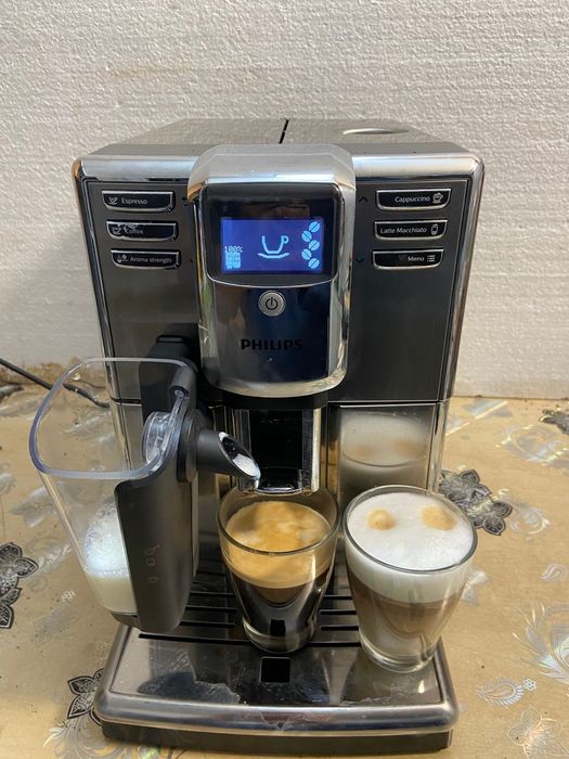 Espresor cafea Philips cu cana de lapte