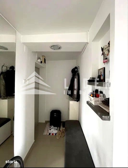 Apartament living cu bucatarie, dormitor de vanzare zona Piata Hermes