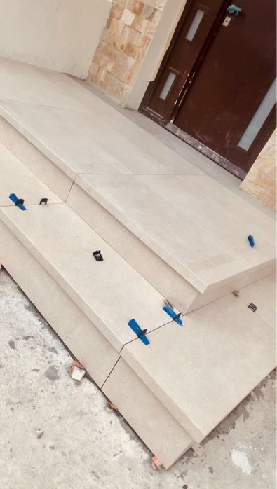 Montez mochetă. Montam gresie ,faianta,trpte ,travertin granit .