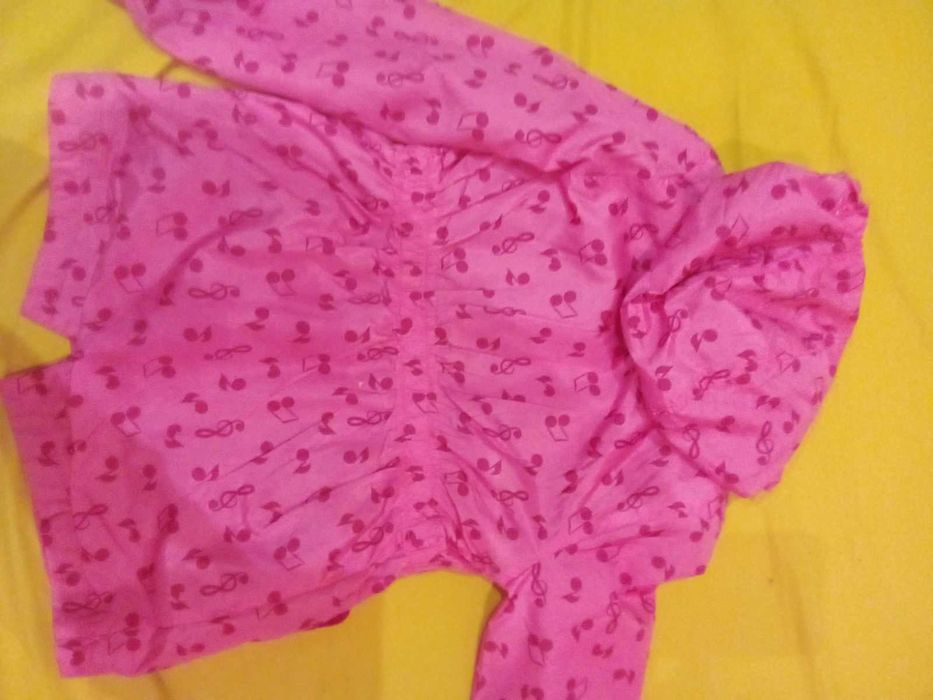 Пролетно яке за момиче 7-8 г.- 4 евро.