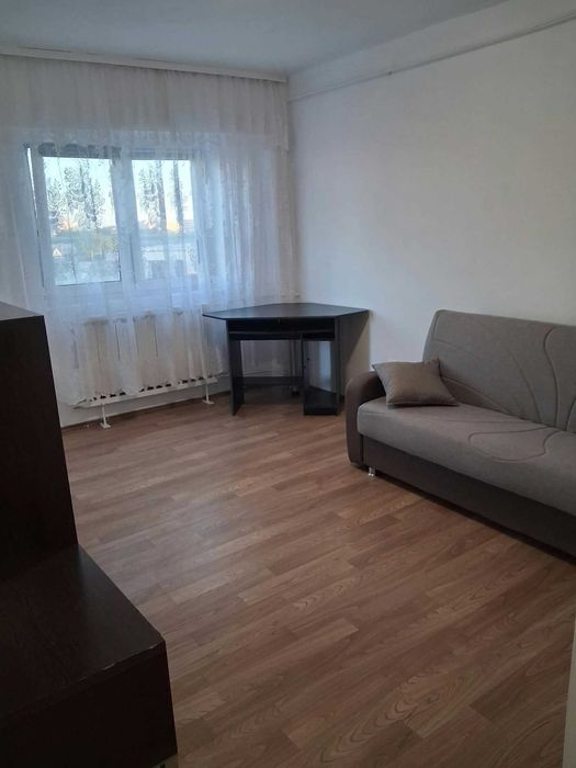 Închiriez apartament cu o cameră mare, zona Uta