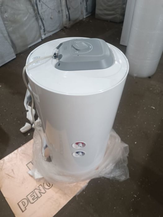 продам горизонтальный водонагреватель Ariston