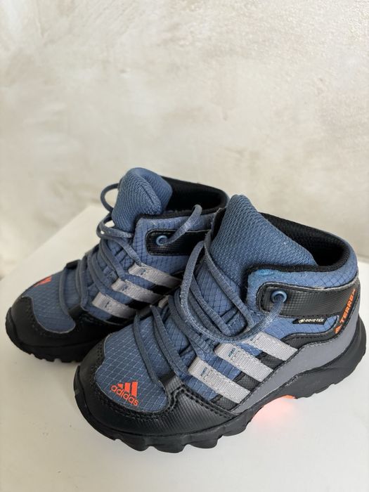 Маратонки adidas