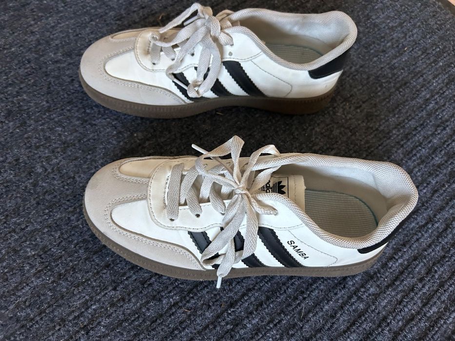 Продам женские кроссовки