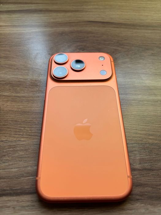 iPhone 17 Pro 256GB – Cosmic Orange