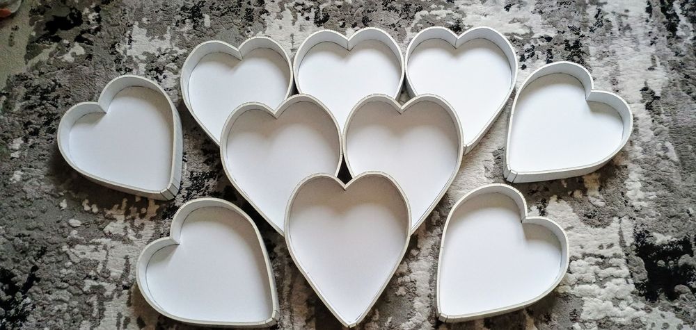 Кутии, цифри и букви за цветя, мъх и мезета