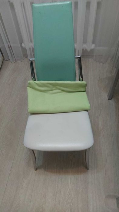 Продам кухонный стол