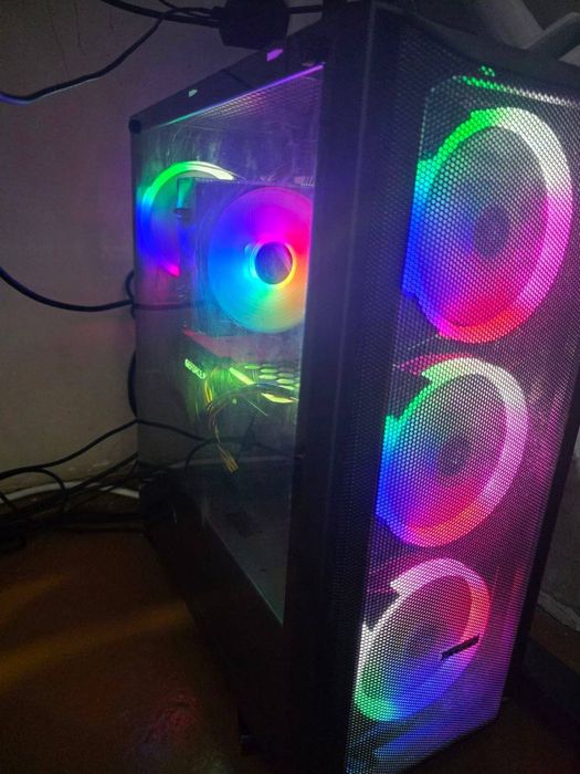 Rtx 3060 12GB/Core i7 10700/16gb/256gb nvme/2tb hdd/Case RGB/600W