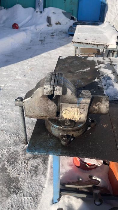 Тиски слесарные ТШ-2-125, поворотные, СССР 1985