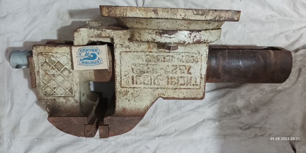 Тиски советского производства.