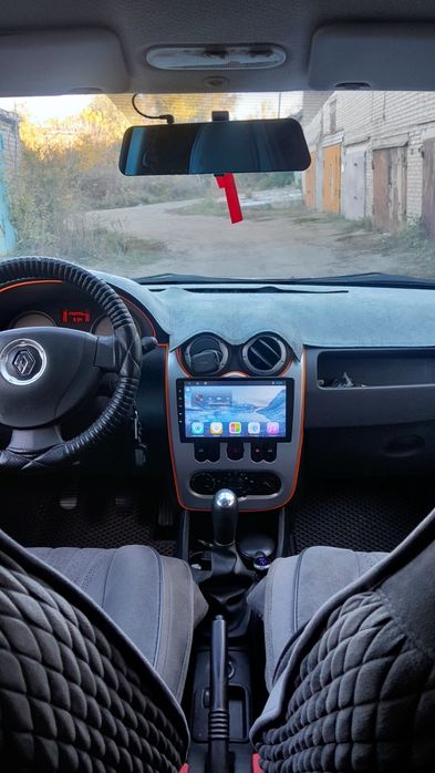 Рено сандеро  автомобиль