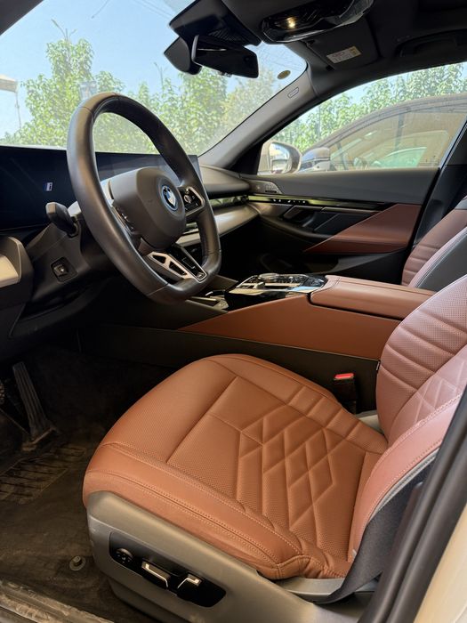 Bmw i5 40L 2025-Yil 14500 yurgan kraska tozza Full Hud+Tv dop option