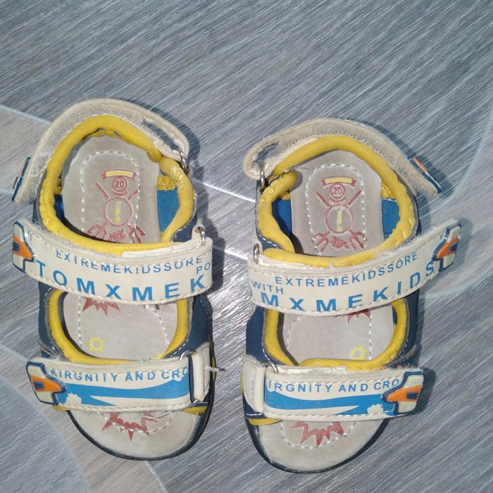 Продам сандалики 20р