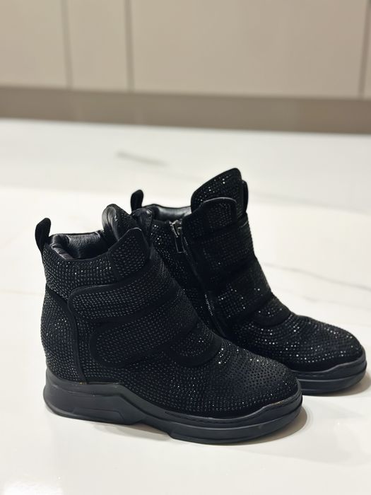 Moonstone боти / маратонки на ниска платформа с камъни Zara