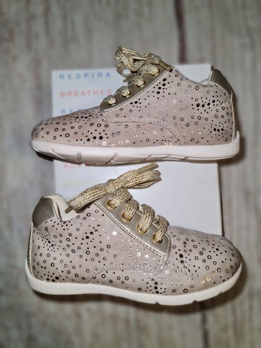 Papucei ghetute piele pentru fetite GEOX marime 25 sunt ca NOI